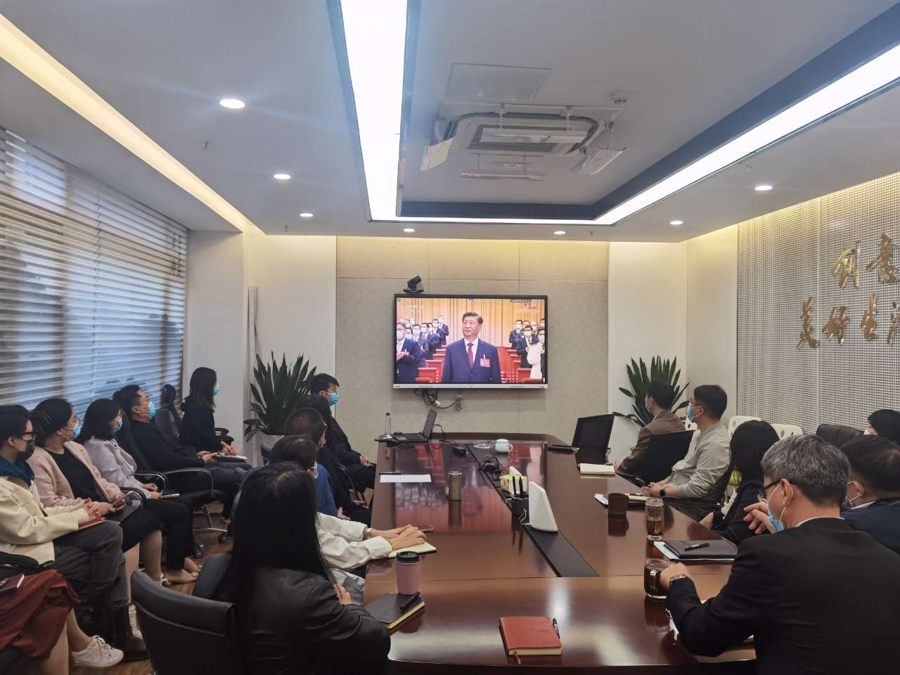 1666076620971841.jpg 集團(tuán)會議室 22人.jpg